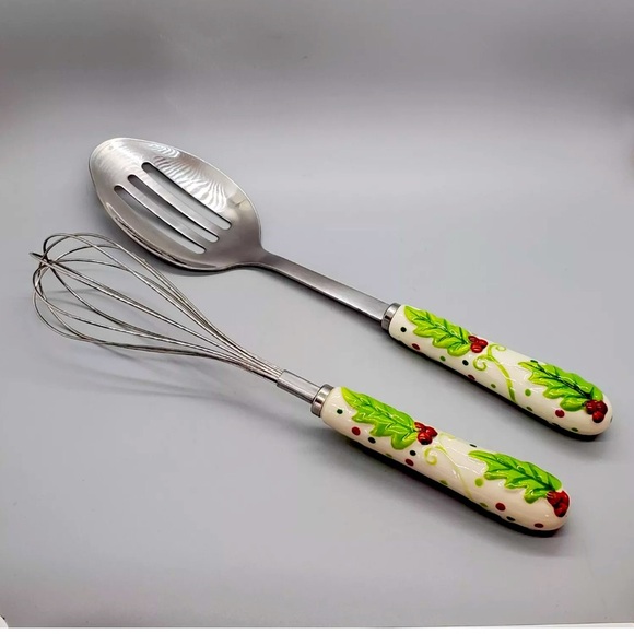 Temptations by Tara set of 2 Holly pattern whisk and slotted spoon set NWOT - Picture 1 of 3